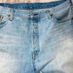 Light wash loose fit Levi’s